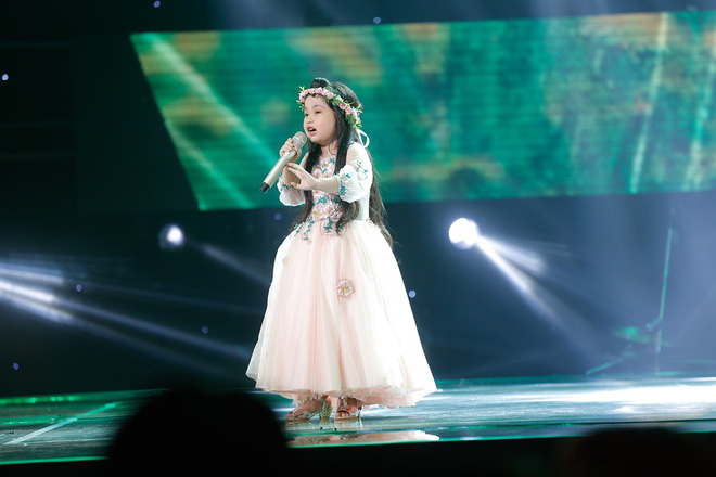 vu ca t tuo ng gu c nga vi thi sinh khu ng bi huong tra m cuo p ngay truoc mat trong tap dau the voice kids