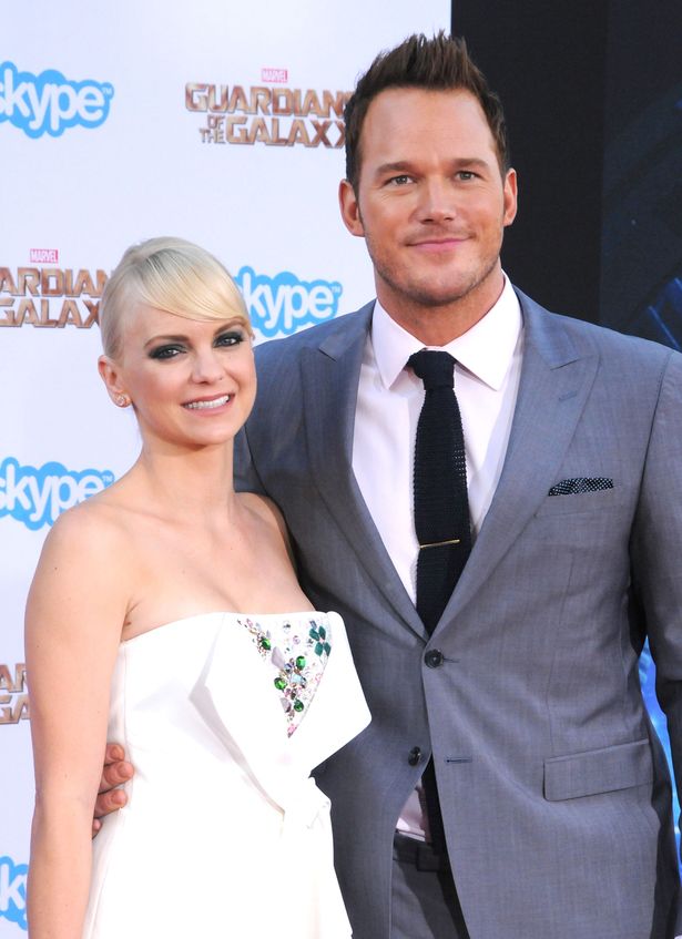tai tu chris pratt xuat hien tuoi tan ben con trai sau khi chia tay vo