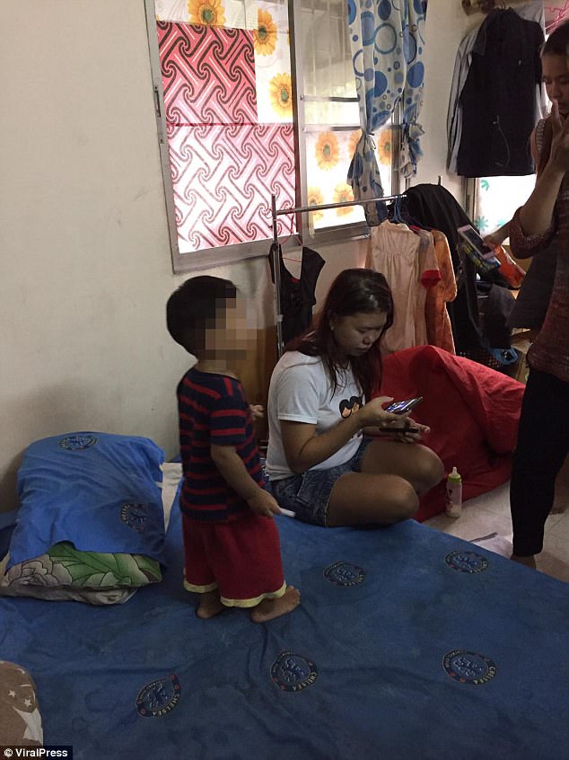 cau chuyen phia sau doan video me dung day that co con trai khien cu dan mang viet nam phan no