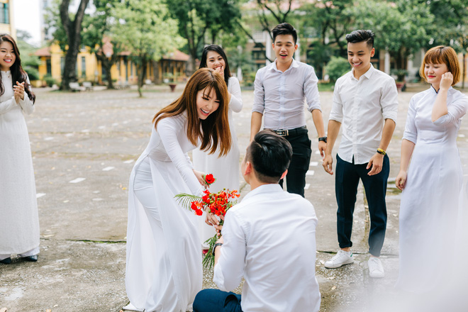 nhan sac khac la cua a hau thuy van khi dien ao dai trang