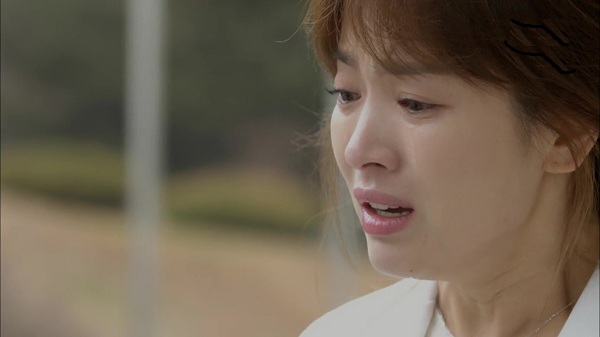 chet dung khi phat hien bi mat dang sau chiec nhan cuoi chong deo hang ngay