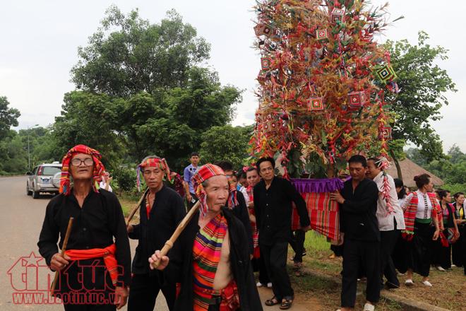 doc dao le hoi het cha cua dong bao dan toc thai