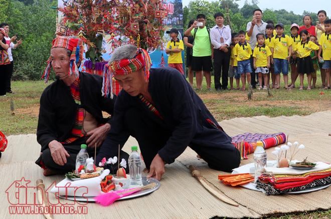 doc dao le hoi het cha cua dong bao dan toc thai