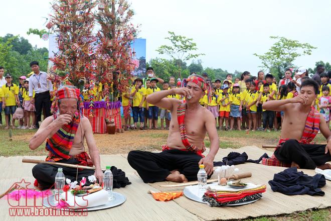doc dao le hoi het cha cua dong bao dan toc thai