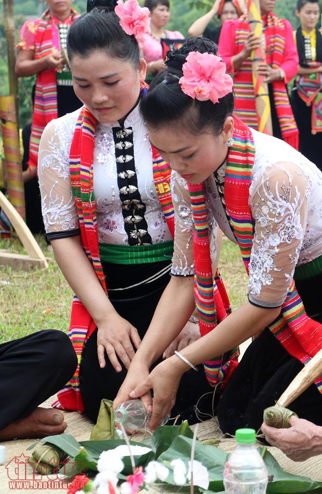 doc dao le hoi het cha cua dong bao dan toc thai