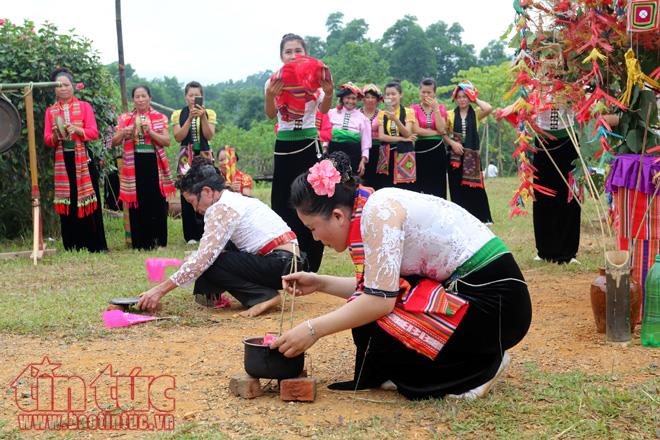 doc dao le hoi het cha cua dong bao dan toc thai