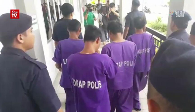 vu an xam hai rung dong hai be gai bi ong cha va 2 chu cuong buc suot nhieu nam khong ai biet