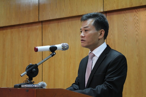 vufo trao tang ky niem chuong vi hoa binh huu nghi cho cong su han quoc