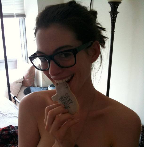my nhan anne hathaway bat ngo bi hacker phat tan anh khoa than tren mang