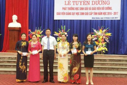 truong thpt hung vuong tx phu tho xung dang danh hieu truong hoc anh hung tren que huong dat to