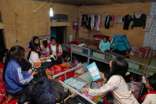 no luc van dong hoc sinh den lop trong mua mua lu