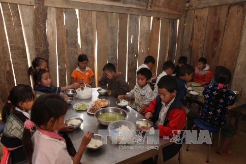 no luc van dong hoc sinh den lop trong mua mua lu