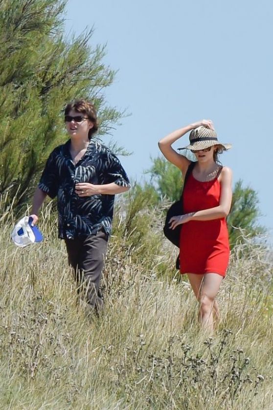 da 18 tuoi nhung con gai cua johnny depp van duoc me va ba cham lo tung li tung ti