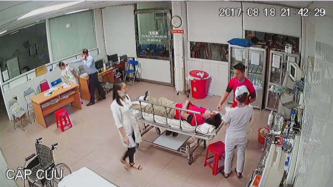 nghe an nu bac si bi nguoi dan ong hanh hung ngay tai phong cap cuu