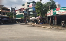 ha noi hai nhom thanh nien xo xat sau cuoc nhau 2 nguoi thuong vong