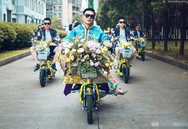 quen nhau tu thoi dai hoc cap doi ve truong cu to chuc hon le dam chat ngon tinh sau 6 nam yeu duong