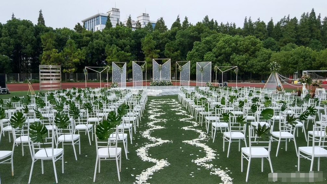 quen nhau tu thoi dai hoc cap doi ve truong cu to chuc hon le dam chat ngon tinh sau 6 nam yeu duong