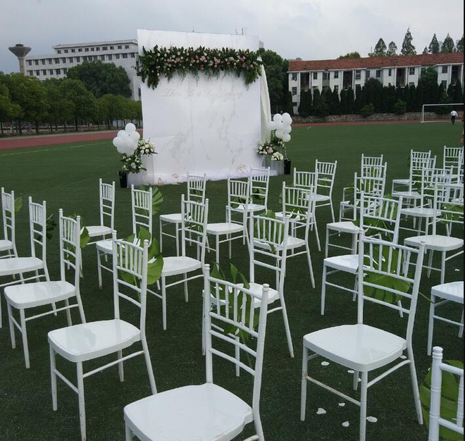 quen nhau tu thoi dai hoc cap doi ve truong cu to chuc hon le dam chat ngon tinh sau 6 nam yeu duong