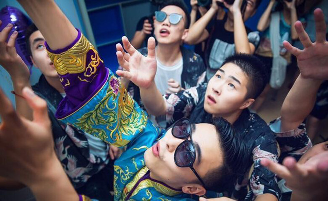 quen nhau tu thoi dai hoc cap doi ve truong cu to chuc hon le dam chat ngon tinh sau 6 nam yeu duong