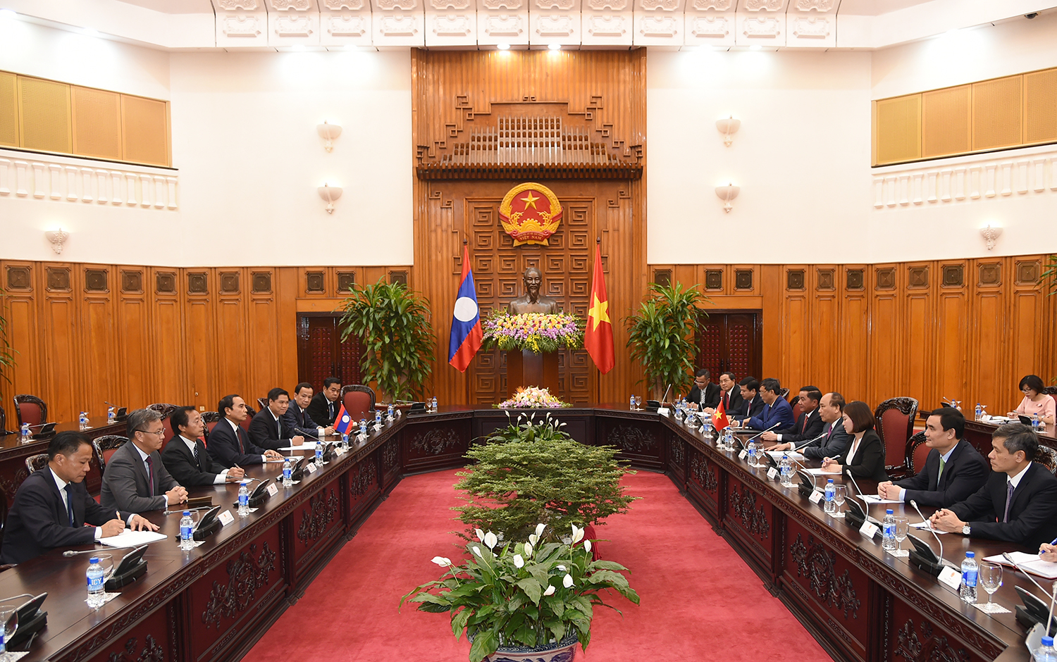 thu tuong nguyen xuan phuc tiep pho thu tuong lao bunthoong chitmany