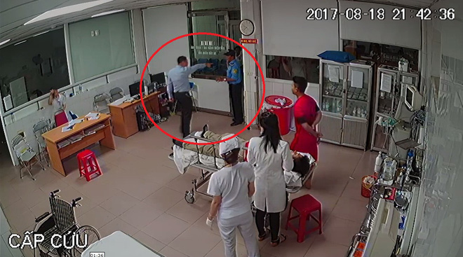 vu nu bac si bi hanh hung tai benh vien dinh chi 2 bao ve