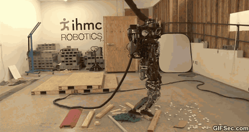 16 con robot vo dung chi muon vut vao sot rac cho nhanh
