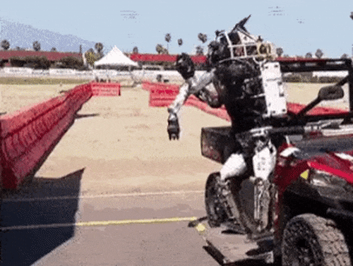 16 con robot vo dung chi muon vut vao sot rac cho nhanh