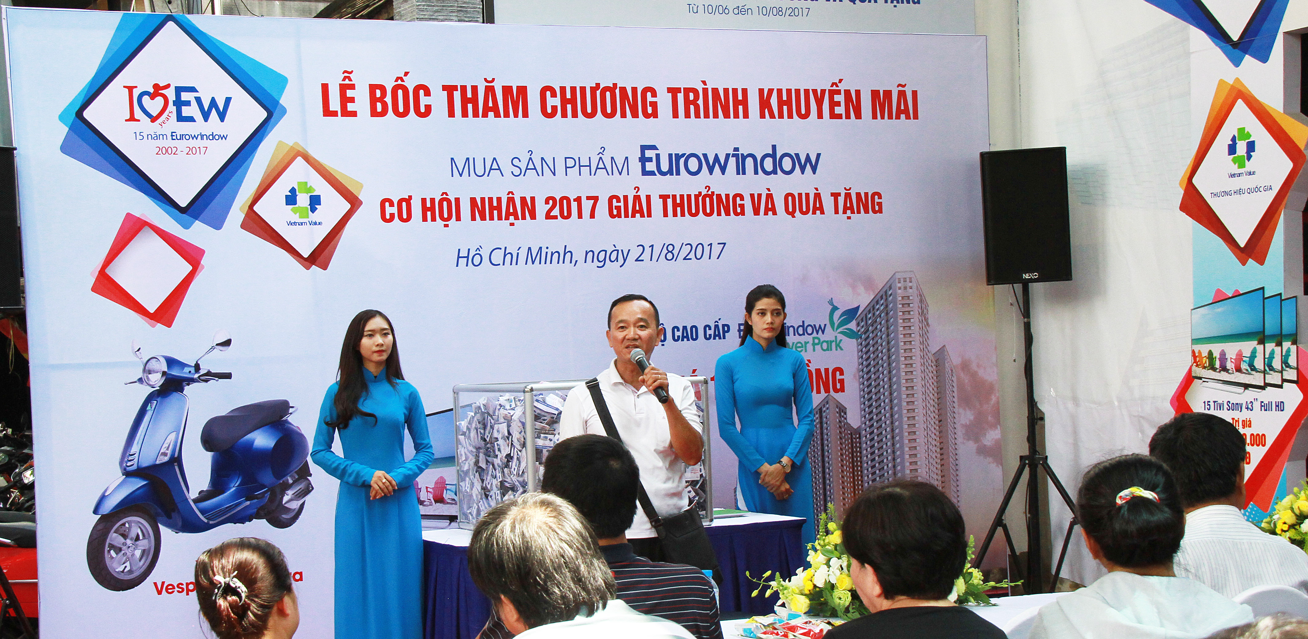 lo dien khach hang mua cua eurowindow trung thuong can ho cao cap 15 ti dong