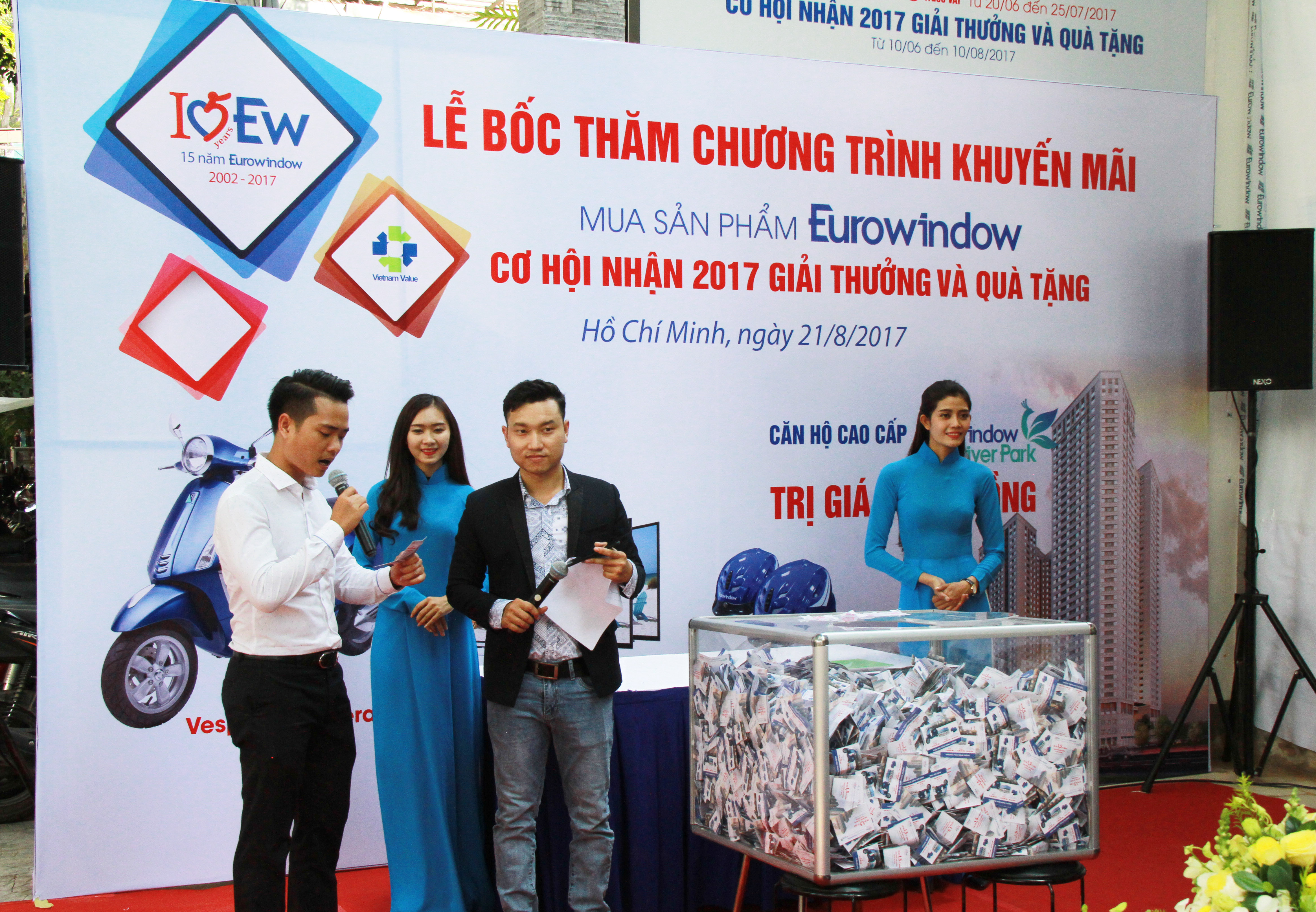 lo dien khach hang mua cua eurowindow trung thuong can ho cao cap 15 ti dong