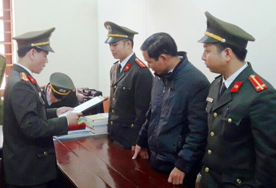 bi dieu chuyen bi thu xa vu khong lanh dao huyen vao khach san voi nu can bo