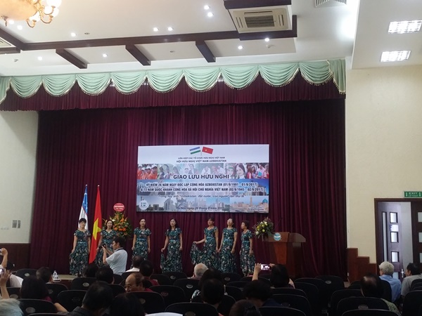 giao luu huu nghi ky niem 26 nam ngay doc lap uzbekistan va 72 nam quoc khanh viet nam