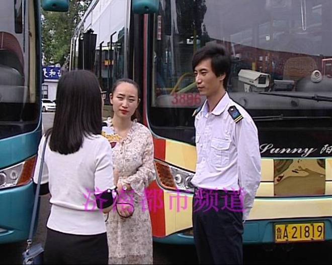 nghe noi nhan duyen do troi dinh lai xe dam trung xe buyt co gai tre dung luon phai tinh yeu cua doi minh