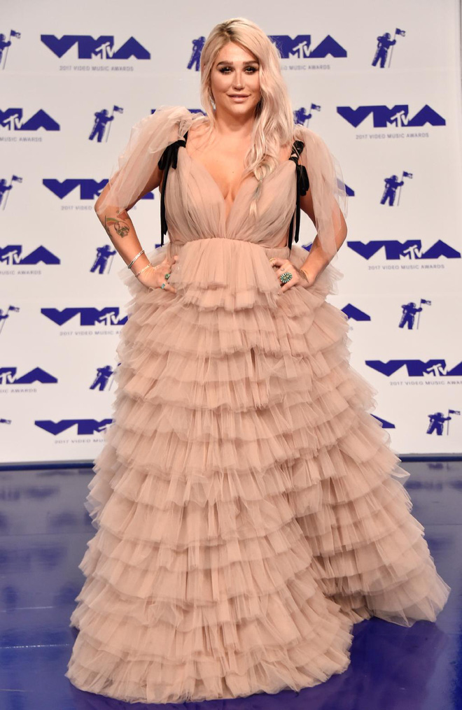 dan sao o ep vong 1 tren tham do mtv vmas 2017 taylor swift gay that vong khi khong xuat hien