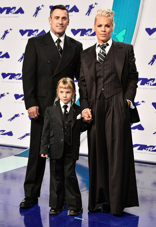 dan sao o ep vong 1 tren tham do mtv vmas 2017 taylor swift gay that vong khi khong xuat hien