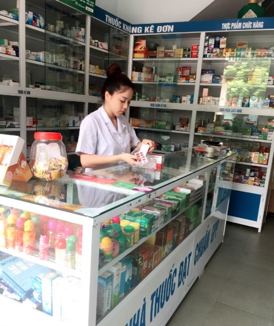 mot tiem thuoc 2 vi khach nam nguoi vet tien mua thuoc bo cho vo nguoi hoi thuoc tranh thai 15 nghin con che dat