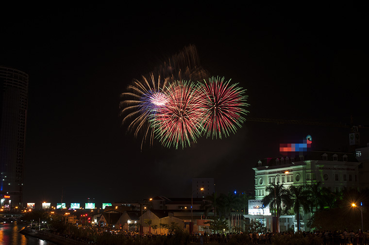 tp hcm ban phao hoa tam thap tai dam sen chao mung quoc khanh 29