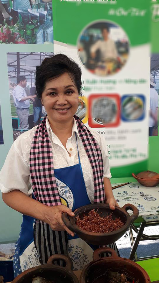 nghe si le xuan huong bat ngo tai xuat voi guong mat sung phu khac la