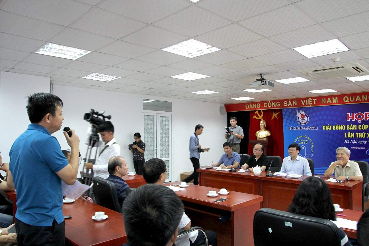 giai bong ban cup hoi nha bao viet nam tro lai sau 6 nam vang bong