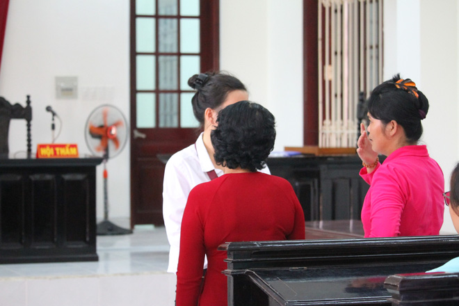 an chung than cho nguoi cha xam hai con gai ep uong thuoc tranh thai