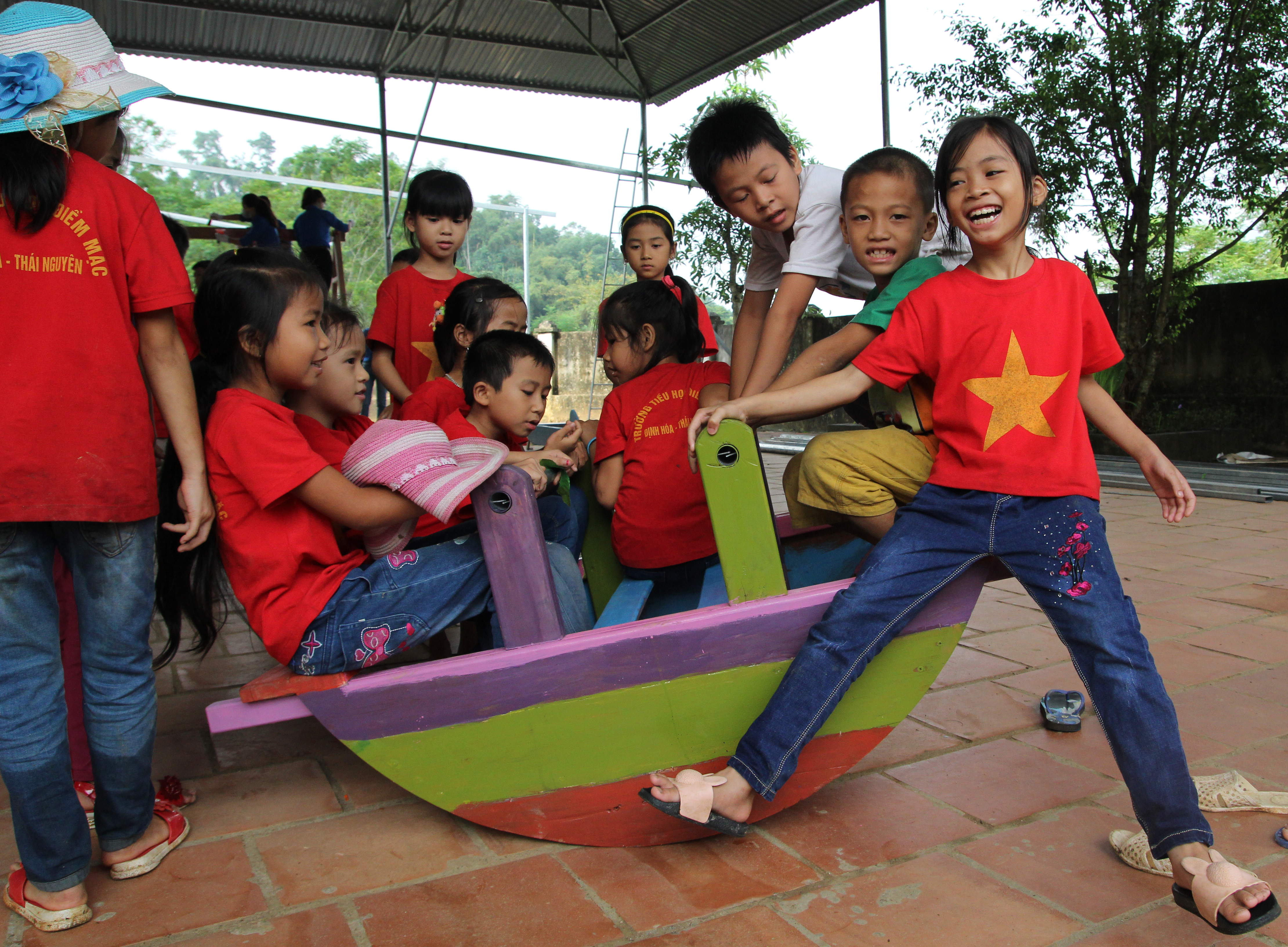 tuoi tre vufo dua san choi tre em ve noi nguon coi