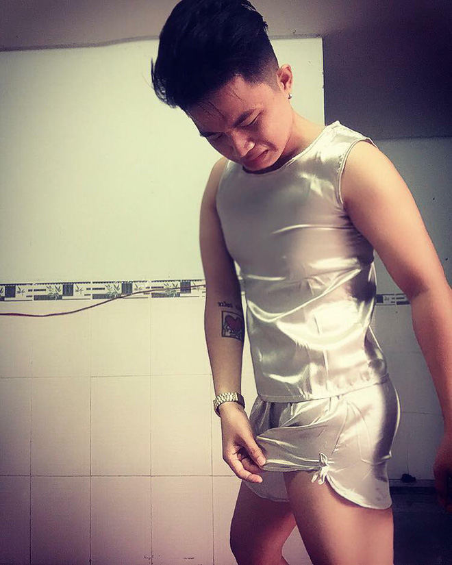 dat mua quan ao the thao qua mang ca dam thanh nien ngam dang khi nhan ve do ngu phu nu chat lu sexy