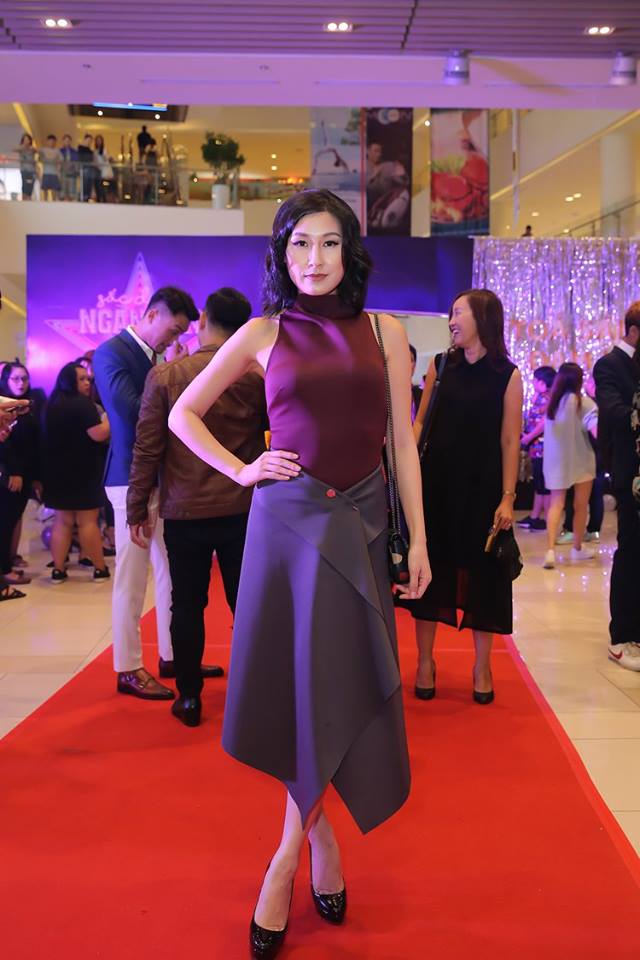 ru nhau khoe dang sieu nong bong nhung ngoc trinh va vu ngoc anh van lot top sao mac kem duyen trong thang 8