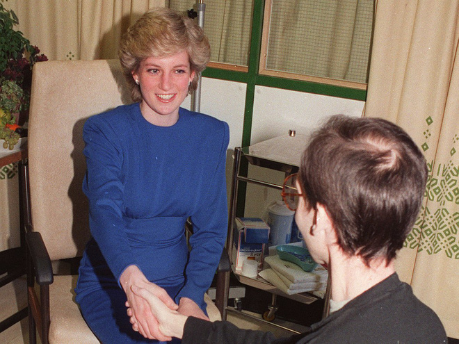 nhin lai cuoc doi co cong nuong diana nhung nam thang khong the quen cua mot doa hong nuoc anh