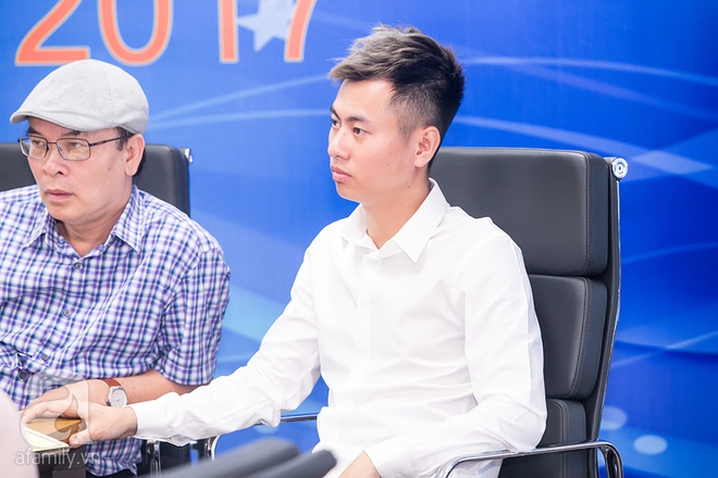 khanh linh khoe kheo vai tran trong vay den goi cam