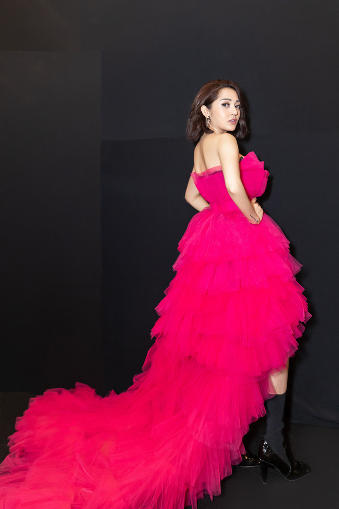 bao anh khien khan gia khong roi mat khi khoe vu dao quyen ru