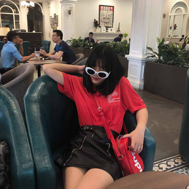 khoanh khac cuoi lo rang khenh nu sinh ha noi hut bao anh nhin cua nguoi xung quanh