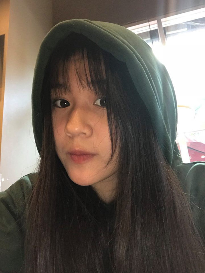 khoanh khac cuoi lo rang khenh nu sinh ha noi hut bao anh nhin cua nguoi xung quanh