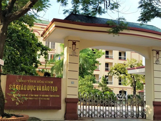 bo cong an se lam viec voi 5 nguoi trong to cham thi trac nghiem thpt o hoa binh