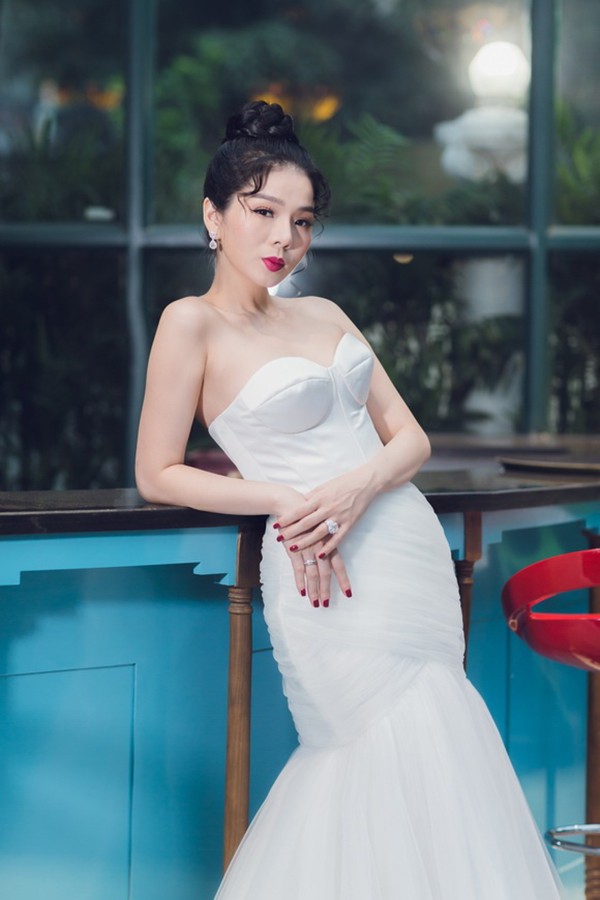 chi cao 1m55 nhung le quyen van bat chap tung anh bikini nong bong