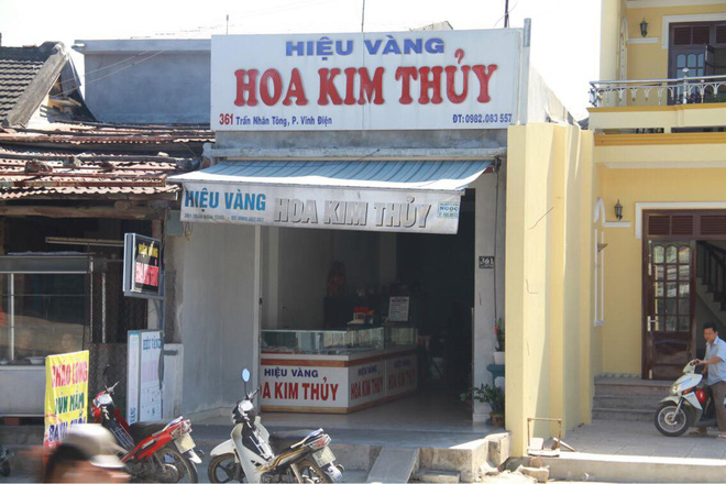 nam thanh nien bit mat tao ton dung bua trom tiem vang o quang nam